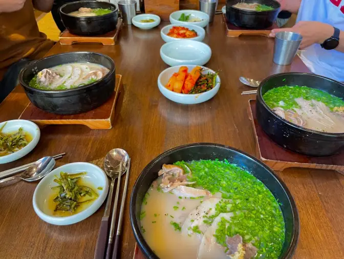 부산 수영구 광안동 엄용백돼지국밥 해운대점