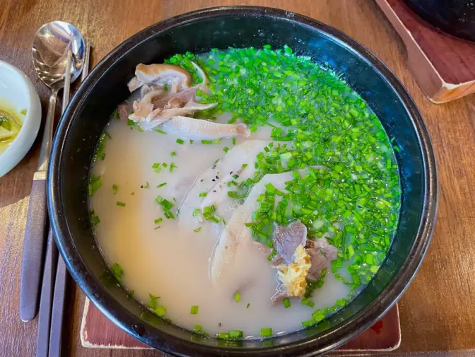 부산 수영구 광안동 엄용백돼지국밥 해운대점