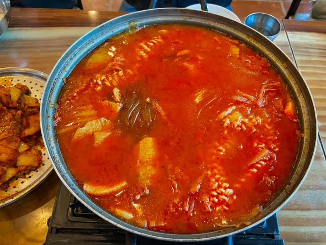 울산 북구 진장동 종가집 통돼지김치찌개 왕순두부 두루치기 맛집