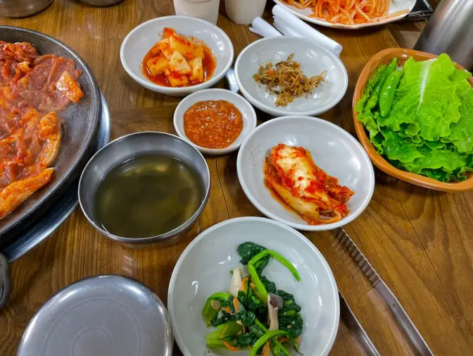 틈새식당 | 제주도 서귀포시 중문동 흑돼지 두루치기 현지인 맛집 1